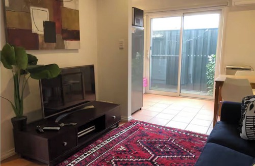 Newport Apartment | Delightful Private 1 bed apt, 1 min to train, cafes, shops