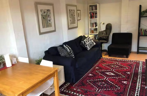 Newport Apartment | Delightful Private 1 bed apt, 1 min to train, cafes, shops