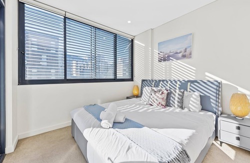 Waterloo Apartment | Deluxe 3 Bedroom at Waterloo MHS