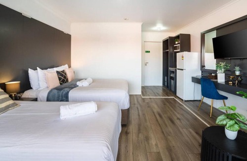 Greenacre House | Deluxe Twin Room - Sleeps 3