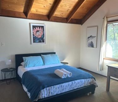 Ocean Beach Ski Chalet | Denmark Retreat by the river - Next to inlet & Bibbulmun Track with spa