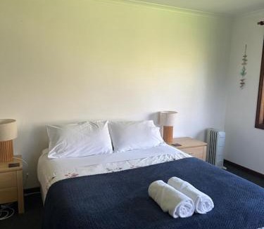 Ocean Beach Ski Chalet | Denmark Retreat by the river - Next to inlet & Bibbulmun Track with spa