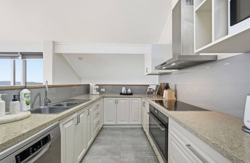 Sandy Bay House | Derwent Views & Hot Tub Escape