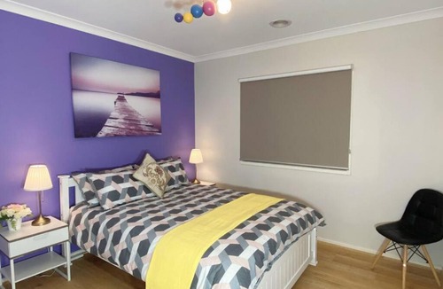 Williams Landing House | Designer Decor Home with 8Beds at Williams Landing