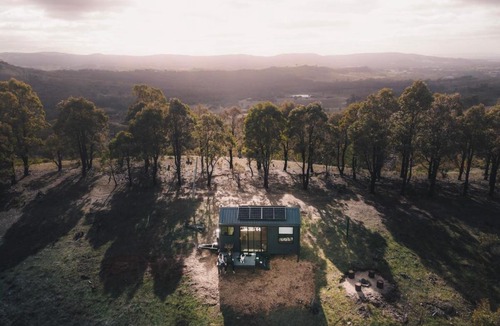 Moonambel House | Designer Off-Grid Cabin Retreat by Famous Startup - Frankie