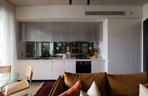 Prahran Apartment | Designer Retreat Near Chapel St and Transport