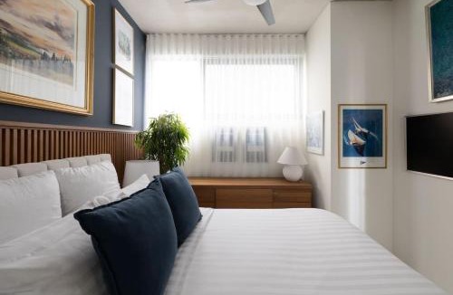 Prahran Apartment | Designer Retreat Near Chapel St and Transport