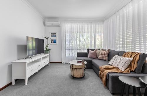 Allanson House | Diamond Lake Escape