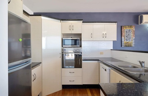 Yeppoon Apartment | Diamond Views, where luxury meets breathtaking views!