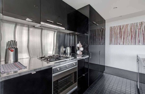 Docklands Apartment | Docklands City Escape Views, Pool, Gym & Parking