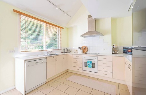 Hobart Central Business District Cottage | Dollys Cottage Timeless Retreat near Hobart CBD