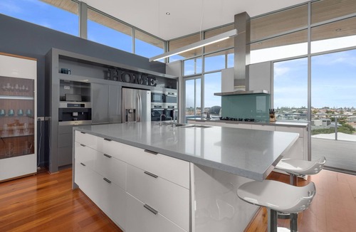 Wannanup House | Dolphin Break: right on the beach with AMAZING OCEAN VIEWS and plunge pool