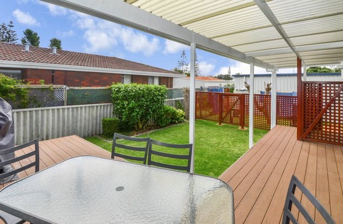 Middleton Beach Apartment | Dolphin Lodge- Self contained apartments-200 meters from Middleton Beach