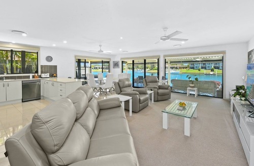 Port Macquarie House | Dolphin Way On The Canal - outdoor spa, private jetty