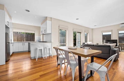 Notting Hill House | Domi Rentals - The Blackburn Residences