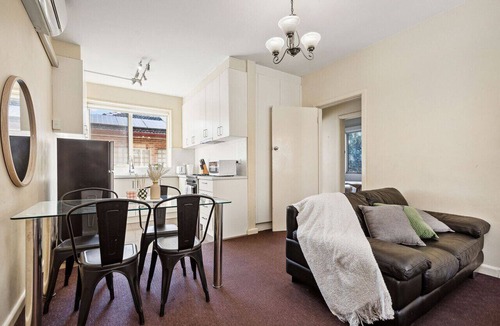 Balaclava Apartment | Domi Rentals - The Carlisle Street Apartments