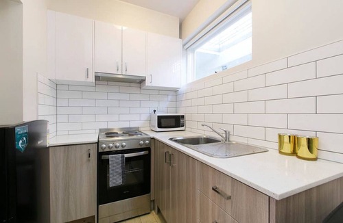 Balaclava Apartment | Domi Rentals - The Carlisle Apartments