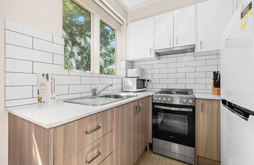 Balaclava Apartment | Domi Rentals - The Carlisle Apartments