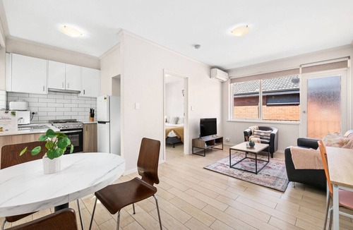 Balaclava Apartment | Domi Rentals - The Carlisle Apartments