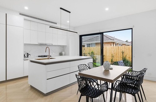 Cheltenham House | Domi Rentals - The Cheltenham Southland House