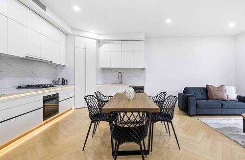 Cheltenham House | Domi Rentals - The Cheltenham Southland House