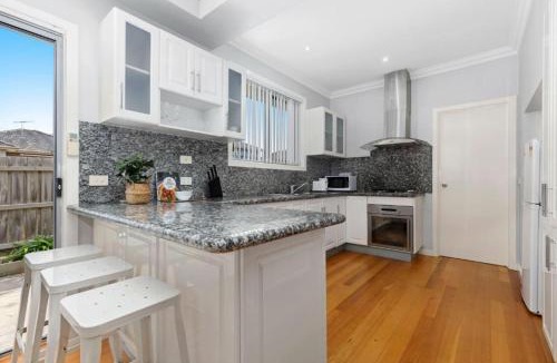 Clayton House | Domi Rentals - The Lona Townhouse