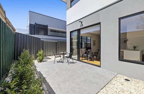 Moorabbin Villa | Domi Rentals - The Moorabbin Townhouse