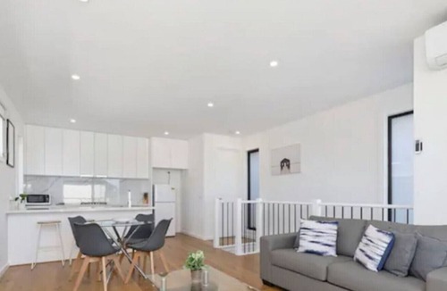 Moorabbin Villa | Domi Rentals - The Moorabbin Townhouse