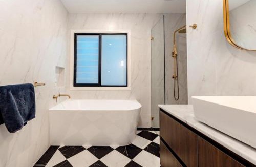 Camden Head House | Dooragan Executive Beach House - Dunbogan