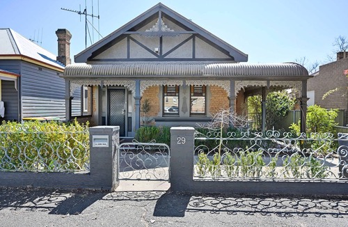 Orange East House | Dora Cottage Fireplace + Firepit Walk to CBD
