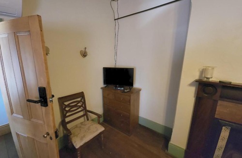 Katrine House | Downie - Historic Accommodation with En-suite and Mod Cons