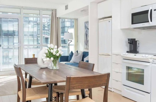 Fort York Apartment | Downtown condo Steps to Entertainment District