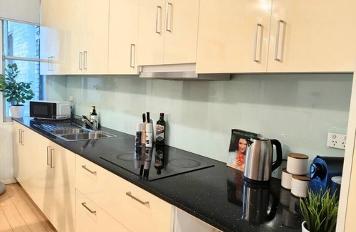 Surry Hills Apartment | Downtown Cozy Retreat by Central Station