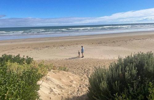 Greens Beach House | Drift Away with the waves and endless sea views