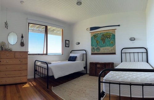 Greens Beach House | Drift Away with the waves and endless sea views
