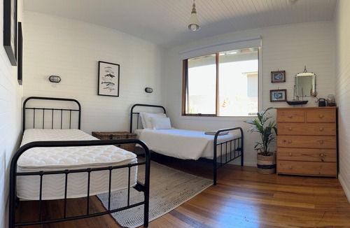 Greens Beach House | Drift Away with the waves and endless sea views