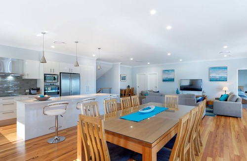 Smiths Lake House | Driftaway~Wi-Fi~Kayaks~Pool Table~Games~Toys~Reverse Cycle Air-Con~Media Room