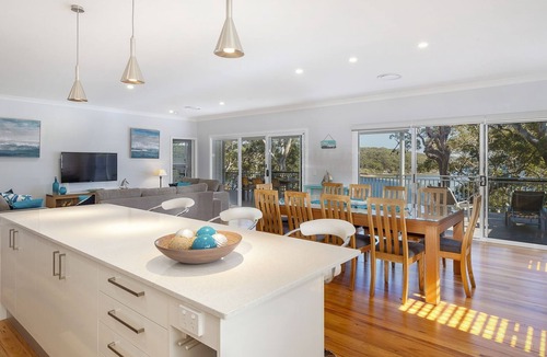 Smiths Lake House | Driftaway~Wi-Fi~Kayaks~Pool Table~Games~Toys~Reverse Cycle Air-Con~Media Room