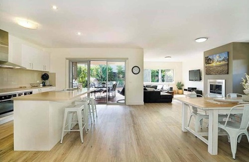 Dromana House | Dromana Grove SPA & POOL sleeps 16