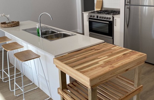 Drysdale House | Drysdale Delight - Brand new townhouse right in the middle of town