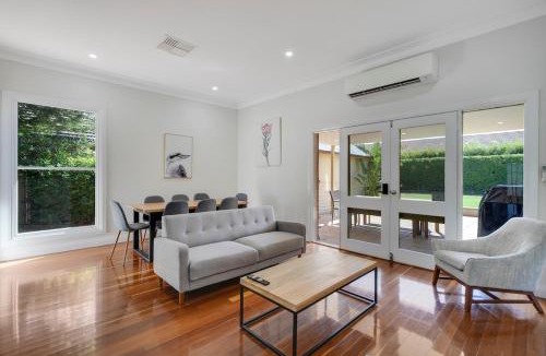 Dubbo Villa | Dubbo 4BR Getaway with Full kitchen, Patio & Grill