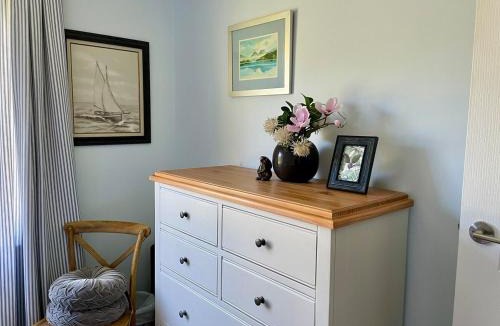 Dora Creek House | Duckys Lodge A Cozy Absolute Waterfront Retreat