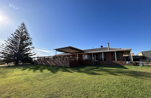 North Beach House | Dukes of Yorkes - Beachfront Bliss North Beach