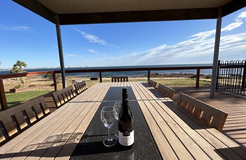 North Beach House | Dukes of Yorkes - Beachfront Bliss North Beach