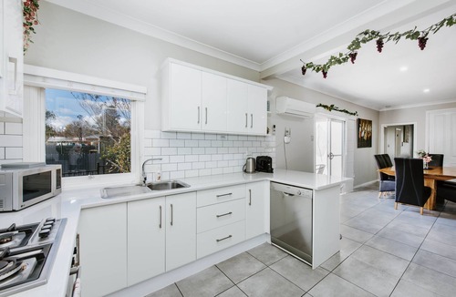 Central Mudgee House | Dumplings Den - Indoor/Outdoor living in town and close to the wineries