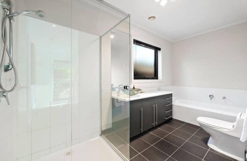 Clifton Springs House | Dundundra Villa