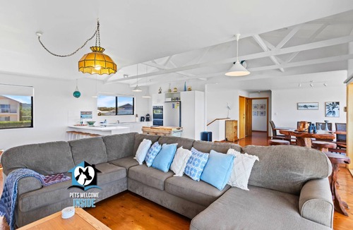 Middleton House | Dunes + Stunning Sea Views at Wolfgang’s Shack