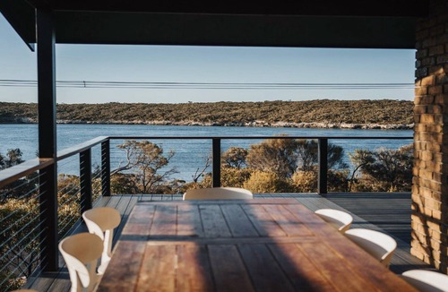 Lake Wangary House | Dusk is a beautifully renovated beach house with extensive beach views.