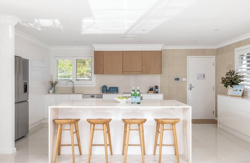 Nelson Bay House | Dutchies Dream – Elegant Family Home by the Water