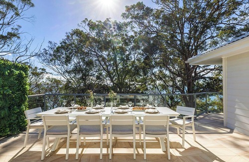 Nelson Bay House | Dutchies Dream – Elegant Family Home by the Water
